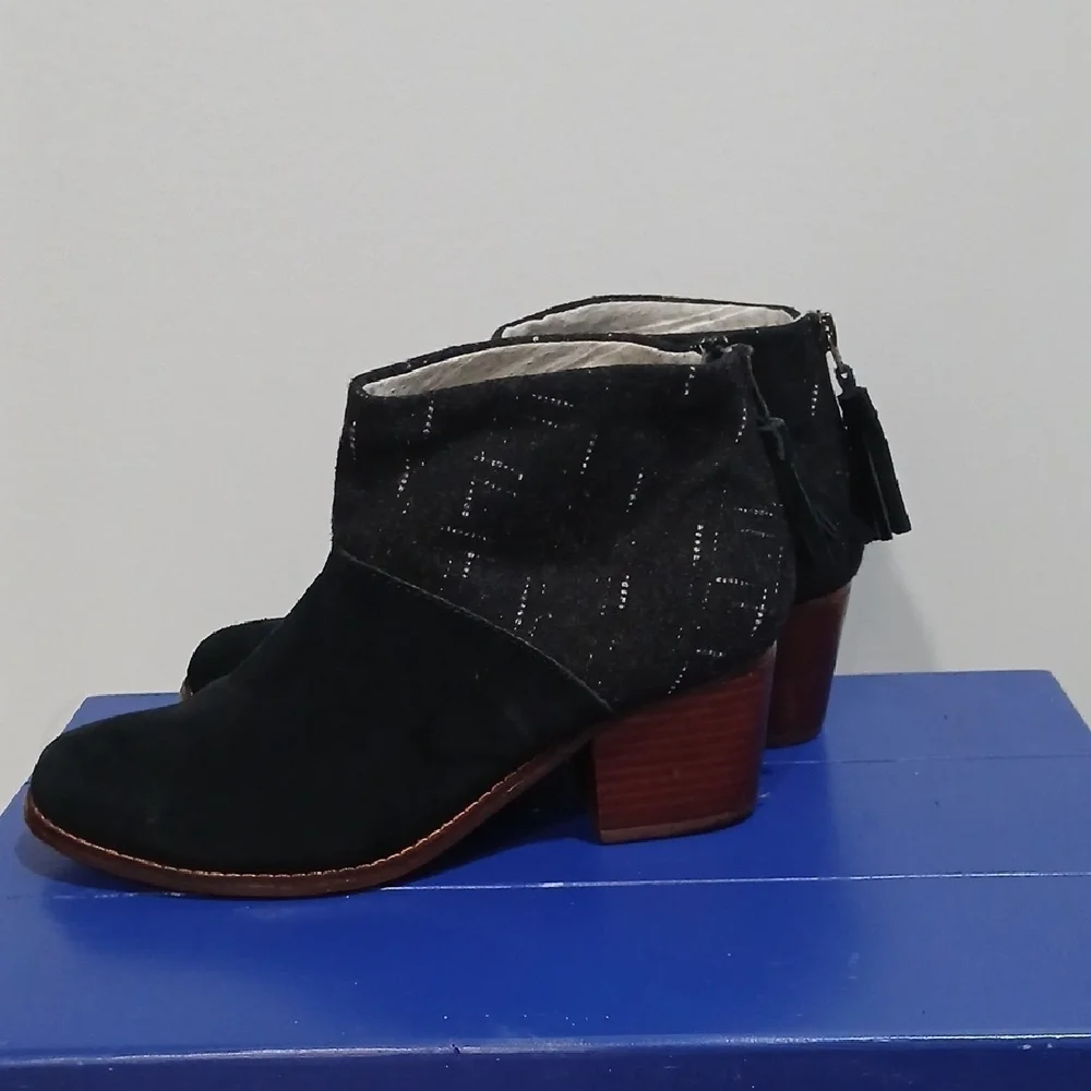 Toms Stylish Black Ankle Boots, Pre-owned, Sz 8